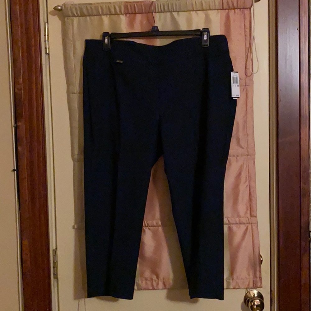 NWT Premise Black pull on dressy crops 2X